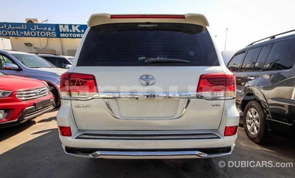 Acheter Import Voiture Toyota Land Cruiser Blanc à Import - Dubai, Région de la Bouenza Acheter Import Voiture Toyota Land Cruiser Blanc à Import - Dubai, Région de la Bouenza