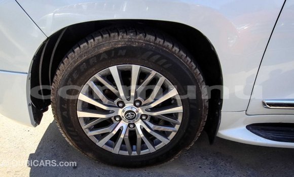 Acheter Import Voiture Toyota Land Cruiser Blanc à Import - Dubai, Région de la Bouenza Acheter Import Voiture Toyota Land Cruiser Blanc à Import - Dubai, Région de la Bouenza