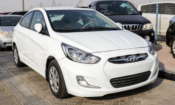 Acheter Import Voiture Hyundai Accent Blanc à Import - Dubai, Région de la Bouenza Acheter Import Voiture Hyundai Accent Blanc à Import - Dubai, Région de la Bouenza