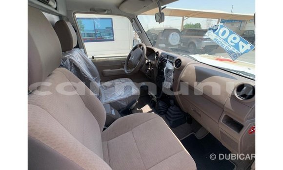Buy Import Toyota Land Cruiser Beige Car in Import - Dubai in Region of Bouenza Buy Import Toyota Land Cruiser Beige Car in Import - Dubai in Region of Bouenza