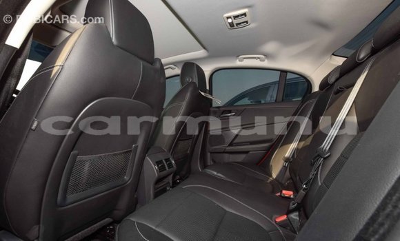 Acheter Import Voiture Jaguar XE Rouge à Import - Dubai, Région de la Bouenza Acheter Import Voiture Jaguar XE Rouge à Import - Dubai, Région de la Bouenza