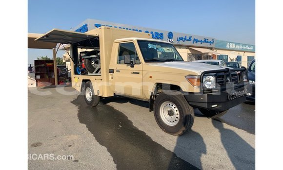 Buy Import Toyota Land Cruiser Beige Car in Import - Dubai in Region of Bouenza Buy Import Toyota Land Cruiser Beige Car in Import - Dubai in Region of Bouenza