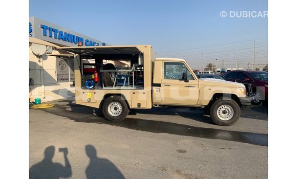 Buy Import Toyota Land Cruiser Beige Car in Import - Dubai in Region of Bouenza Buy Import Toyota Land Cruiser Beige Car in Import - Dubai in Region of Bouenza