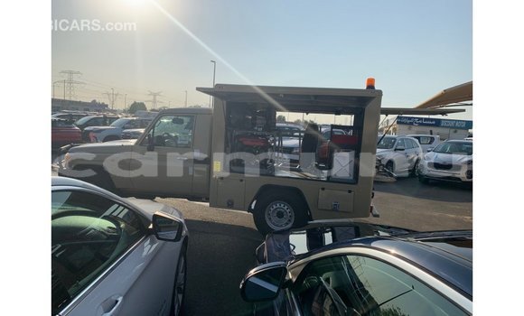 Buy Import Toyota Land Cruiser Beige Car in Import - Dubai in Region of Bouenza Buy Import Toyota Land Cruiser Beige Car in Import - Dubai in Region of Bouenza