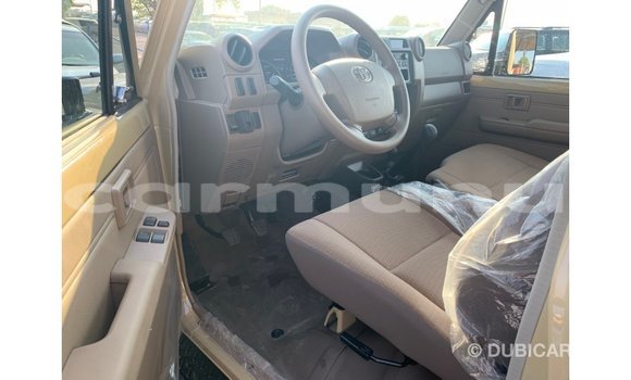 Buy Import Toyota Land Cruiser Beige Car in Import - Dubai in Region of Bouenza Buy Import Toyota Land Cruiser Beige Car in Import - Dubai in Region of Bouenza