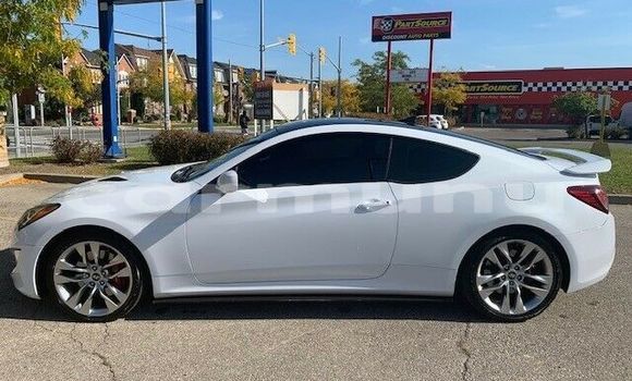 Buy Used Hyundai Genesis White Car in Brazzaville in Municipality of Brazzaville Buy Used Hyundai Genesis White Car in Brazzaville in Municipality of Brazzaville