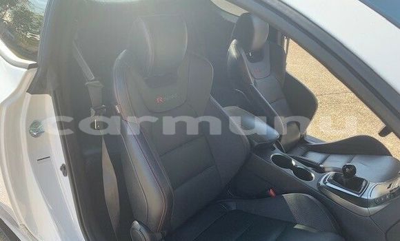 Buy Used Hyundai Genesis White Car in Brazzaville in Municipality of Brazzaville Buy Used Hyundai Genesis White Car in Brazzaville in Municipality of Brazzaville