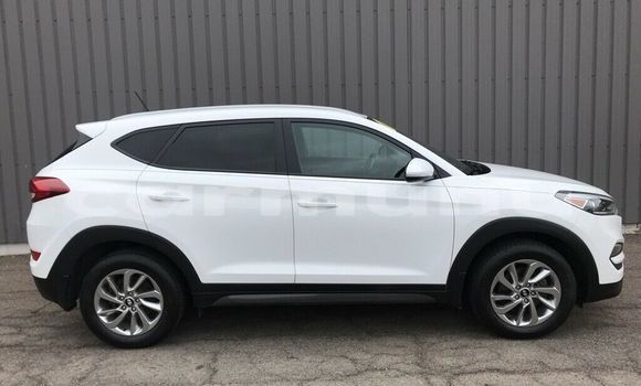 Buy Used Hyundai Santa Fe White Car in Brazzaville in Municipality of Brazzaville Buy Used Hyundai Santa Fe White Car in Brazzaville in Municipality of Brazzaville