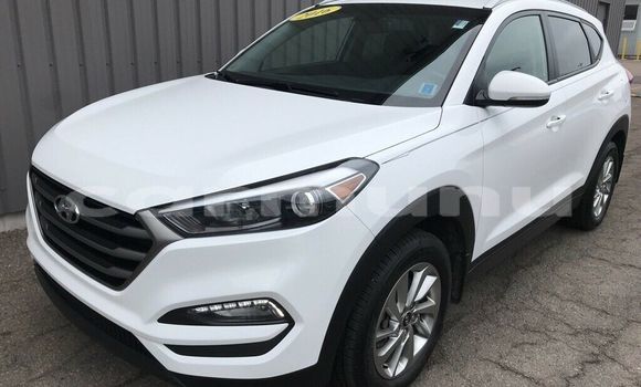 Buy Used Hyundai Santa Fe White Car in Brazzaville in Municipality of Brazzaville Buy Used Hyundai Santa Fe White Car in Brazzaville in Municipality of Brazzaville