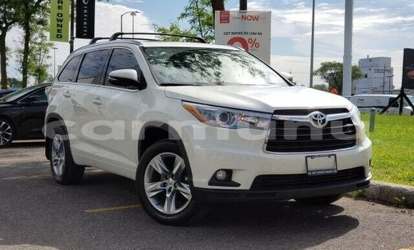 Buy Used Toyota Highlander White Car in Brazzaville in Municipality of Brazzaville Buy Used Toyota Highlander White Car in Brazzaville in Municipality of Brazzaville