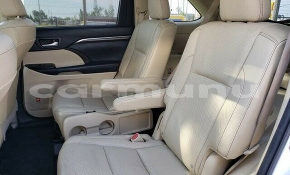 Buy Used Toyota Highlander White Car in Brazzaville in Municipality of Brazzaville Buy Used Toyota Highlander White Car in Brazzaville in Municipality of Brazzaville