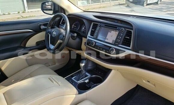 Buy Used Toyota Highlander White Car in Brazzaville in Municipality of Brazzaville Buy Used Toyota Highlander White Car in Brazzaville in Municipality of Brazzaville
