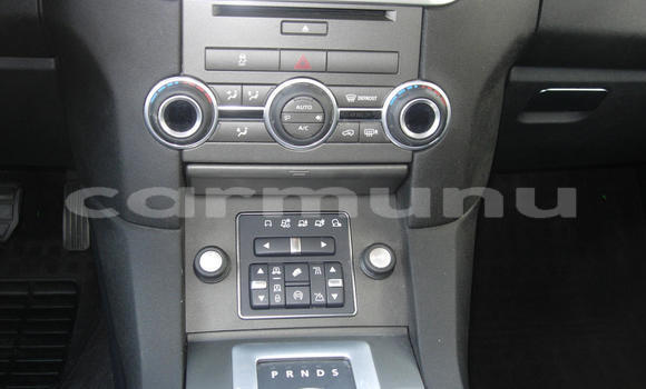 Buy Used Land Rover Discovery Red Car in Kinkala in pool Buy Used Land Rover Discovery Red Car in Kinkala in pool