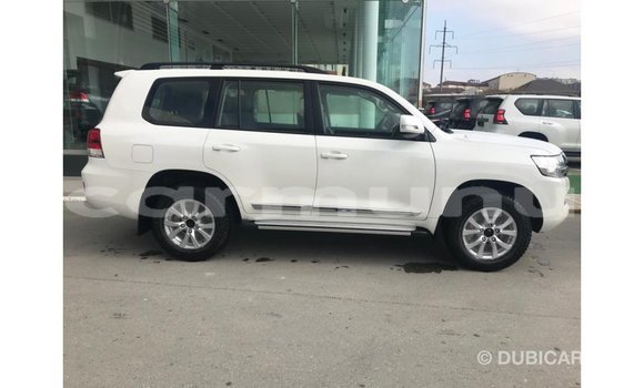 Acheter Import Voiture Toyota Land Cruiser Blanc à Import - Dubai, Région de la Bouenza Acheter Import Voiture Toyota Land Cruiser Blanc à Import - Dubai, Région de la Bouenza