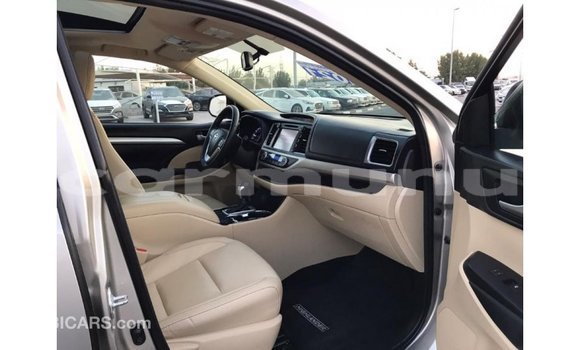 Buy Import Toyota Highlander Other Car in Import - Dubai in Region of Bouenza Buy Import Toyota Highlander Other Car in Import - Dubai in Region of Bouenza
