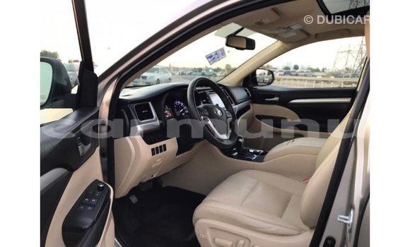Buy Import Toyota Highlander Other Car in Import - Dubai in Region of Bouenza Buy Import Toyota Highlander Other Car in Import - Dubai in Region of Bouenza