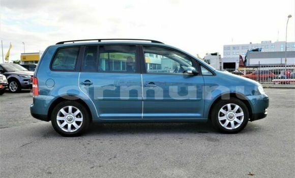 Buy Used Volkswagen Touran Green Car in Dolisie in Niari Region Buy Used Volkswagen Touran Green Car in Dolisie in Niari Region
