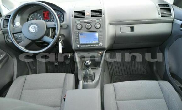 Buy Used Volkswagen Touran Green Car in Dolisie in Niari Region Buy Used Volkswagen Touran Green Car in Dolisie in Niari Region