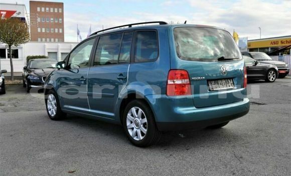 Buy Used Volkswagen Touran Green Car in Dolisie in Niari Region Buy Used Volkswagen Touran Green Car in Dolisie in Niari Region