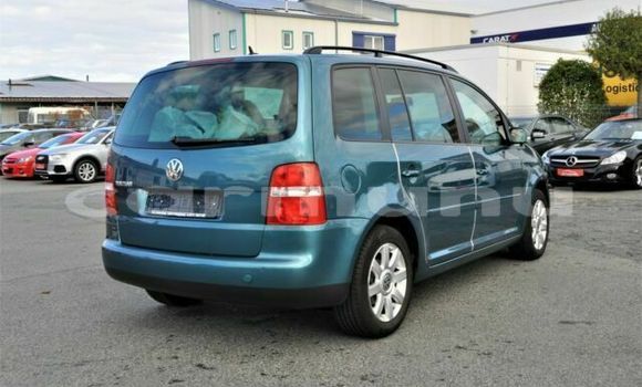 Buy Used Volkswagen Touran Green Car in Dolisie in Niari Region Buy Used Volkswagen Touran Green Car in Dolisie in Niari Region