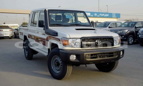 Buy Import Toyota Land Cruiser White Car in Import - Dubai in Region of Bouenza Buy Import Toyota Land Cruiser White Car in Import - Dubai in Region of Bouenza