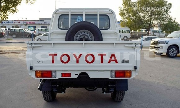 Buy Import Toyota Land Cruiser White Car in Import - Dubai in Region of Bouenza Buy Import Toyota Land Cruiser White Car in Import - Dubai in Region of Bouenza