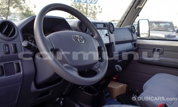 Buy Import Toyota Land Cruiser White Car in Import - Dubai in Region of Bouenza Buy Import Toyota Land Cruiser White Car in Import - Dubai in Region of Bouenza