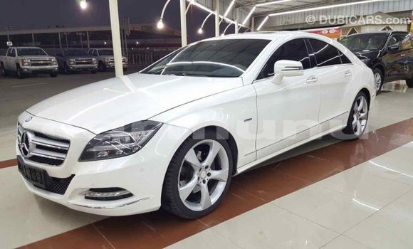 Buy Import Mercedes-Benz 190 (W201) White Car in Import - Dubai in Region of Bouenza Buy Import Mercedes-Benz 190 (W201) White Car in Import - Dubai in Region of Bouenza