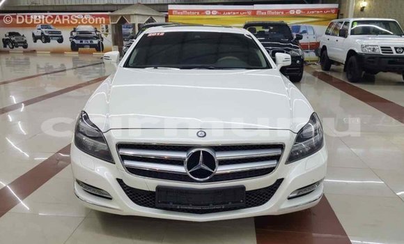 Buy Import Mercedes-Benz 190 (W201) White Car in Import - Dubai in Region of Bouenza Buy Import Mercedes-Benz 190 (W201) White Car in Import - Dubai in Region of Bouenza