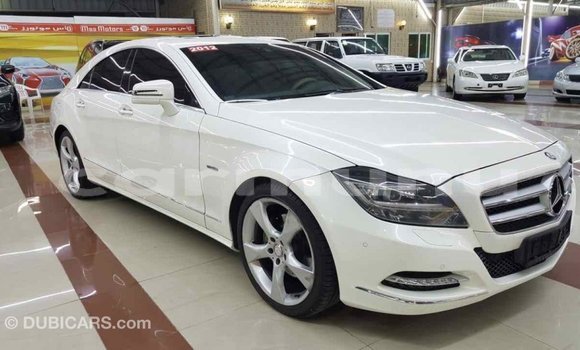 Buy Import Mercedes-Benz 190 (W201) White Car in Import - Dubai in Region of Bouenza Buy Import Mercedes-Benz 190 (W201) White Car in Import - Dubai in Region of Bouenza