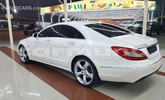 Buy Import Mercedes-Benz 190 (W201) White Car in Import - Dubai in Region of Bouenza Buy Import Mercedes-Benz 190 (W201) White Car in Import - Dubai in Region of Bouenza