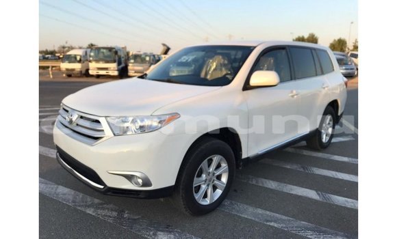 Buy Import Toyota Highlander White Car in Import - Dubai in Region of Bouenza Buy Import Toyota Highlander White Car in Import - Dubai in Region of Bouenza