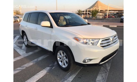 Buy Import Toyota Highlander White Car in Import - Dubai in Region of Bouenza Buy Import Toyota Highlander White Car in Import - Dubai in Region of Bouenza