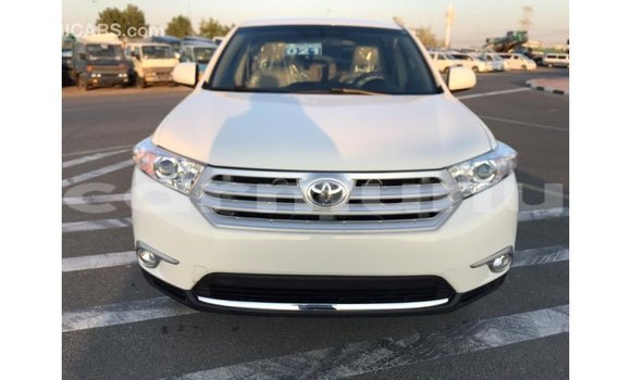 Buy Import Toyota Highlander White Car in Import - Dubai in Region of Bouenza Buy Import Toyota Highlander White Car in Import - Dubai in Region of Bouenza