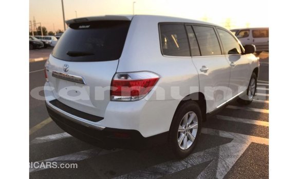 Buy Import Toyota Highlander White Car in Import - Dubai in Region of Bouenza Buy Import Toyota Highlander White Car in Import - Dubai in Region of Bouenza