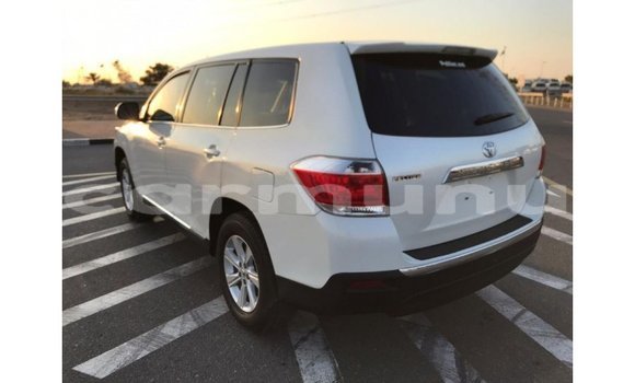 Buy Import Toyota Highlander White Car in Import - Dubai in Region of Bouenza Buy Import Toyota Highlander White Car in Import - Dubai in Region of Bouenza