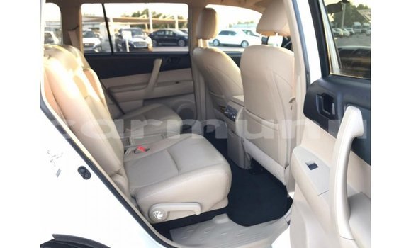 Buy Import Toyota Highlander White Car in Import - Dubai in Region of Bouenza Buy Import Toyota Highlander White Car in Import - Dubai in Region of Bouenza