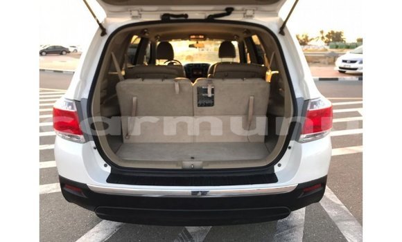 Buy Import Toyota Highlander White Car in Import - Dubai in Region of Bouenza Buy Import Toyota Highlander White Car in Import - Dubai in Region of Bouenza