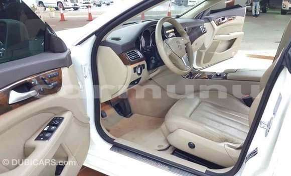 Buy Import Mercedes-Benz 190 (W201) White Car in Import - Dubai in Region of Bouenza Buy Import Mercedes-Benz 190 (W201) White Car in Import - Dubai in Region of Bouenza