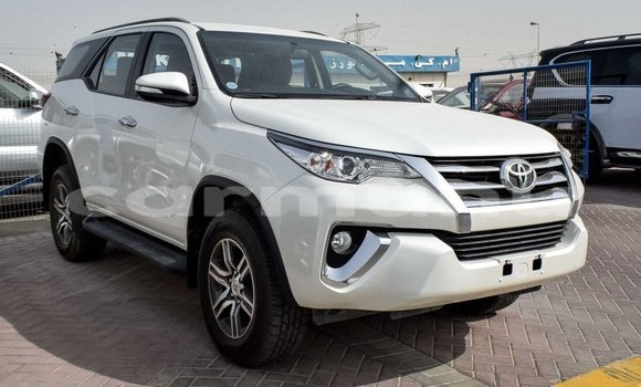 Acheter Import Voiture Toyota Fortuner Blanc à Import - Dubai, Région de la Bouenza Acheter Import Voiture Toyota Fortuner Blanc à Import - Dubai, Région de la Bouenza