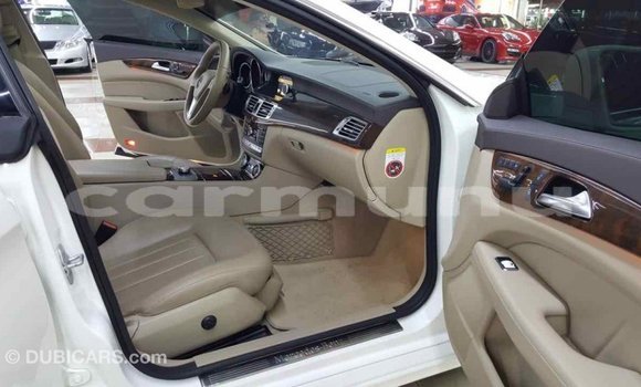 Buy Import Mercedes-Benz 190 (W201) White Car in Import - Dubai in Region of Bouenza Buy Import Mercedes-Benz 190 (W201) White Car in Import - Dubai in Region of Bouenza