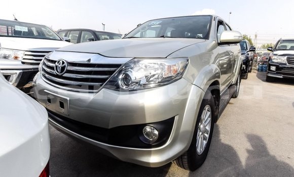 Acheter Import Voiture Toyota Fortuner Autre à Import - Dubai, Région de la Bouenza Acheter Import Voiture Toyota Fortuner Autre à Import - Dubai, Région de la Bouenza