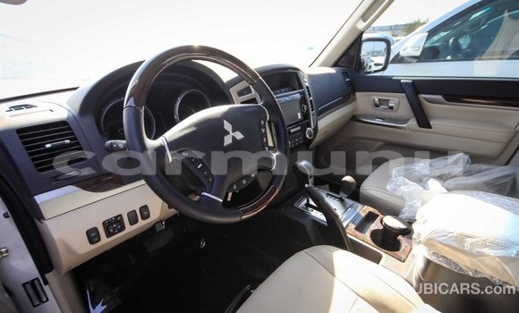 Acheter Import Voiture Mitsubishi Pajero Blanc à Import - Dubai, Région de la Bouenza Acheter Import Voiture Mitsubishi Pajero Blanc à Import - Dubai, Région de la Bouenza