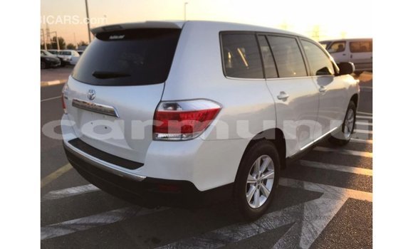 Buy Import Toyota Highlander White Car in Import - Dubai in Region of Bouenza Buy Import Toyota Highlander White Car in Import - Dubai in Region of Bouenza