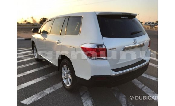Buy Import Toyota Highlander White Car in Import - Dubai in Region of Bouenza Buy Import Toyota Highlander White Car in Import - Dubai in Region of Bouenza