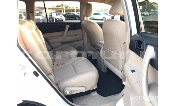 Buy Import Toyota Highlander White Car in Import - Dubai in Region of Bouenza Buy Import Toyota Highlander White Car in Import - Dubai in Region of Bouenza