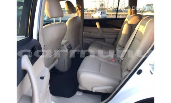 Buy Import Toyota Highlander White Car in Import - Dubai in Region of Bouenza Buy Import Toyota Highlander White Car in Import - Dubai in Region of Bouenza