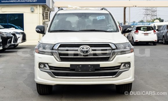 Acheter Import Voiture Toyota Land Cruiser Blanc à Import - Dubai, Région de la Bouenza Acheter Import Voiture Toyota Land Cruiser Blanc à Import - Dubai, Région de la Bouenza