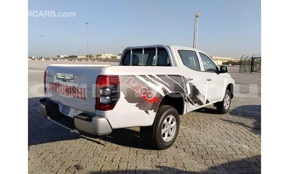 Buy Import Mitsubishi L200 White Car in Import - Dubai in Region of Bouenza Buy Import Mitsubishi L200 White Car in Import - Dubai in Region of Bouenza