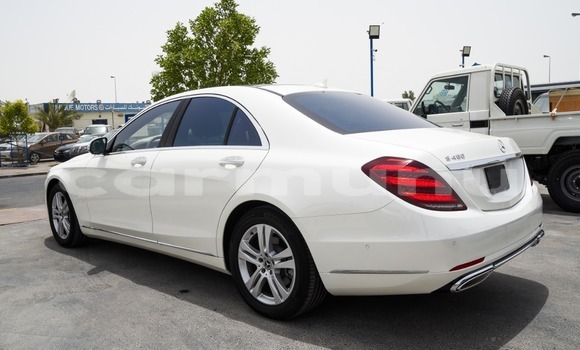 Acheter Occasion Voiture Mercedes-Benz S–Class Blanc à Brazzaville, Commune de Brazzaville Acheter Occasion Voiture Mercedes-Benz S–Class Blanc à Brazzaville, Commune de Brazzaville